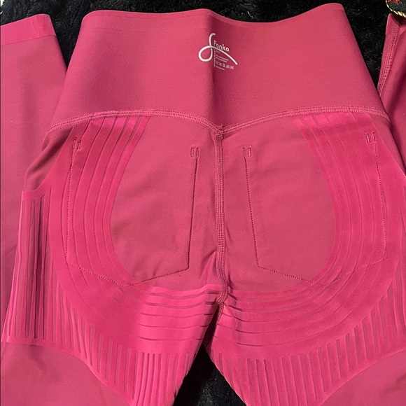 Body Sculpt Pocket Leggings  high compression full length(Baked Apple ) - Picture 10 of 11